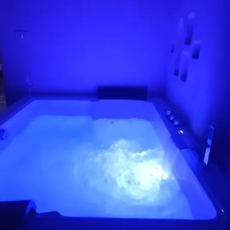 Casa Mediterranea Al Mare, Jacuzzi, Torre Guaceto, Ostuni سبيكتشيولا