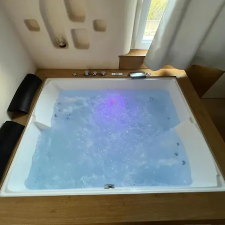 Casa Mediterranea Al Mare, Jacuzzi, Torre Guaceto, Ostuni سبيكتشيولا
